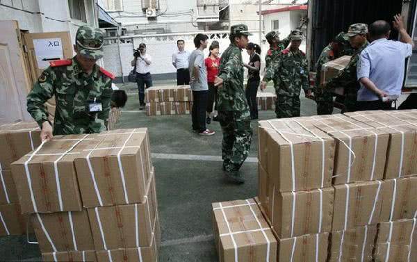 给高考考生送什么花（2003年高考试卷在四川被盗）