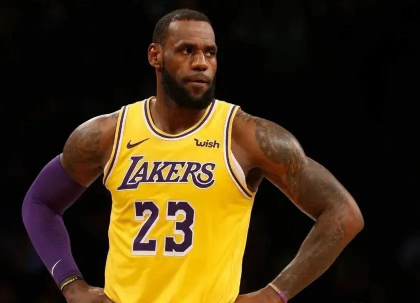 庫里追夢格林雕像圖片（追夢格林評選心目中歷史前5！詹姆斯爭議很大，庫里不如科比高）
