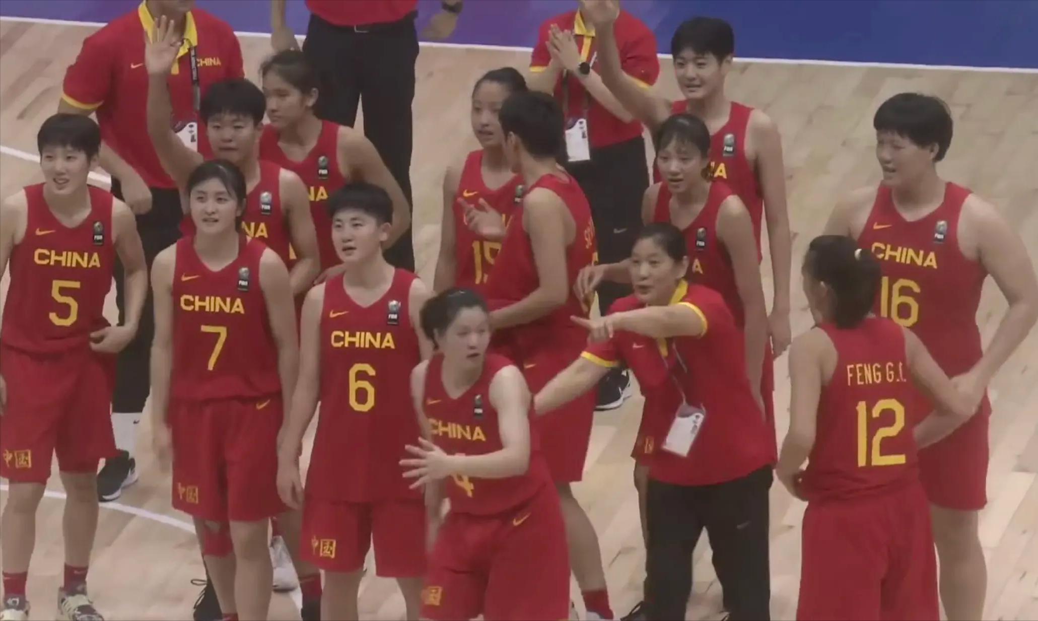 中国U18女篮输球却难掩兴奋！几天前被狂喷的女孩们成了遮羞布