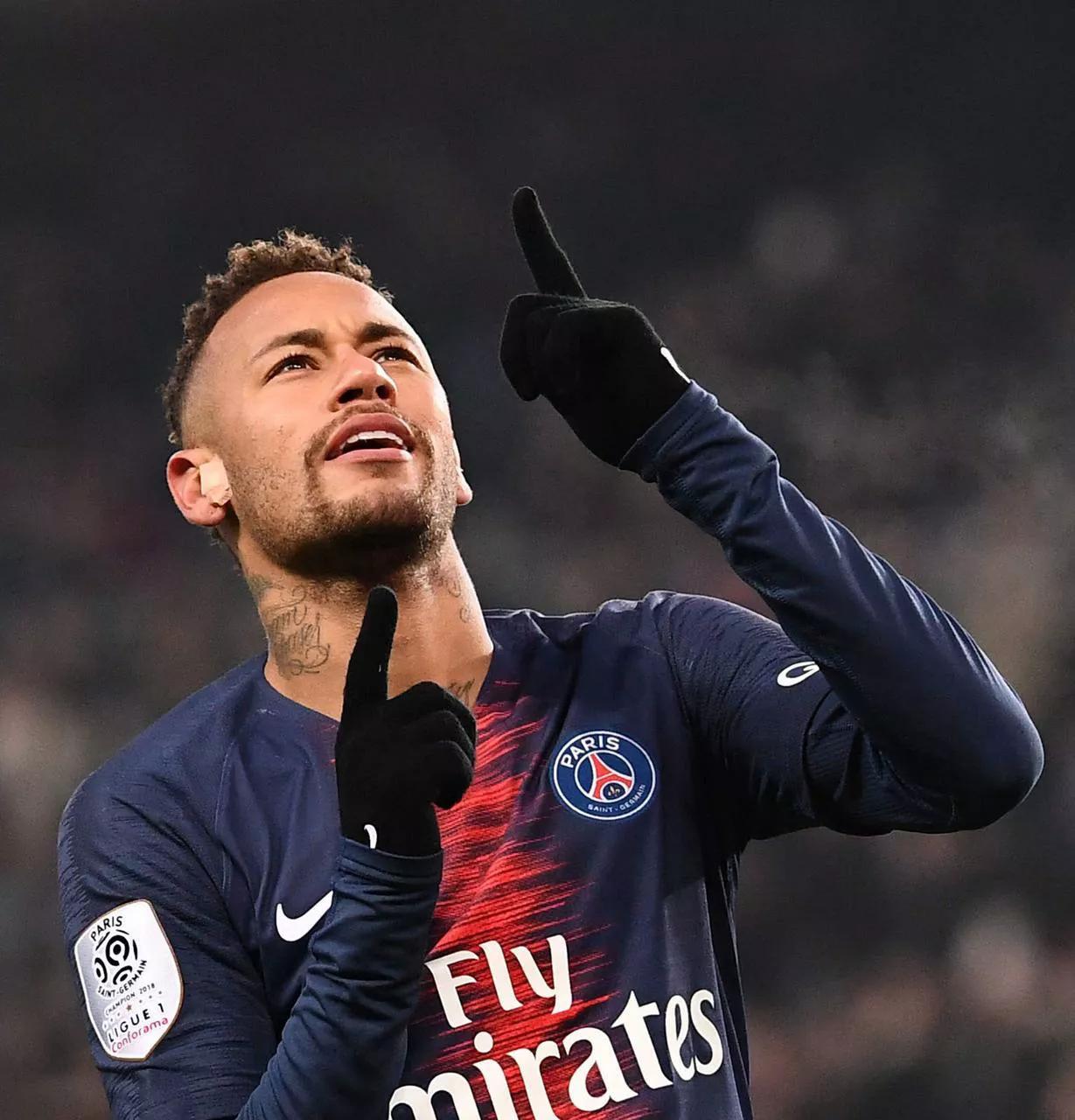 巴西人为什么热爱足球（巴西人为什么从小就开始喜欢踢足球，因为足球运动员太赚钱吗？）