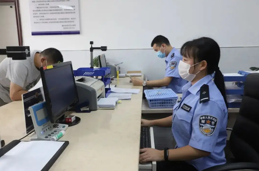 辅警的收入不高，为什么很受大学生的欢迎？有“隐藏优势”