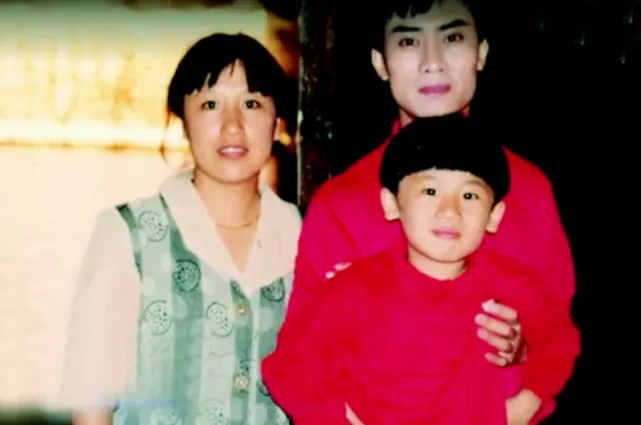 歌手江涛:妻子打工支持他唱歌,成名后宠爱妻子,孝顺岳母