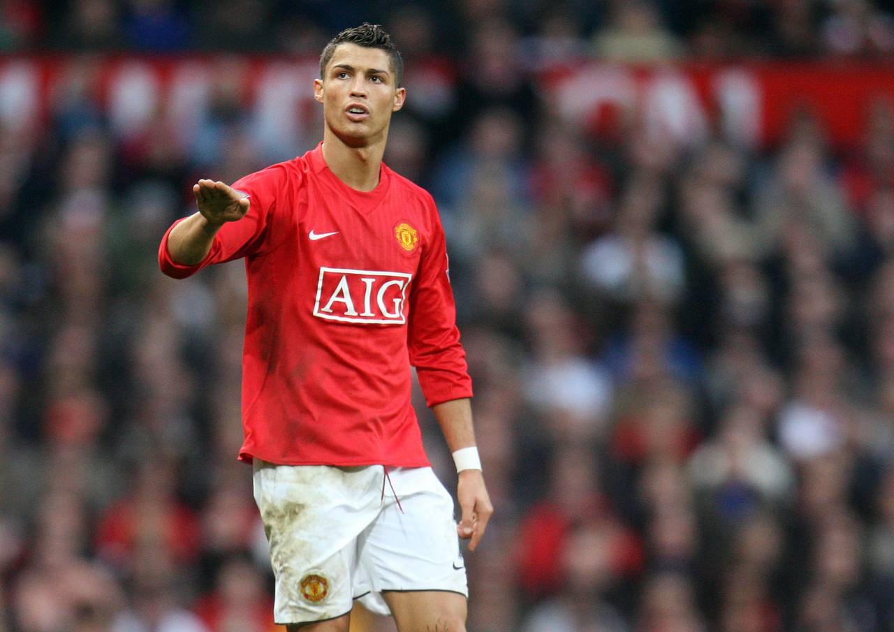 c罗足球技术(职业生涯获32冠,5夺金球奖,4次金靴奖,足球界的传奇人物