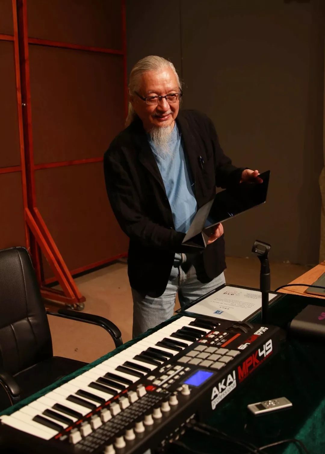 胡伟立:香港电影幕后的灵魂人物,用一首歌为刘德华打开天王之路