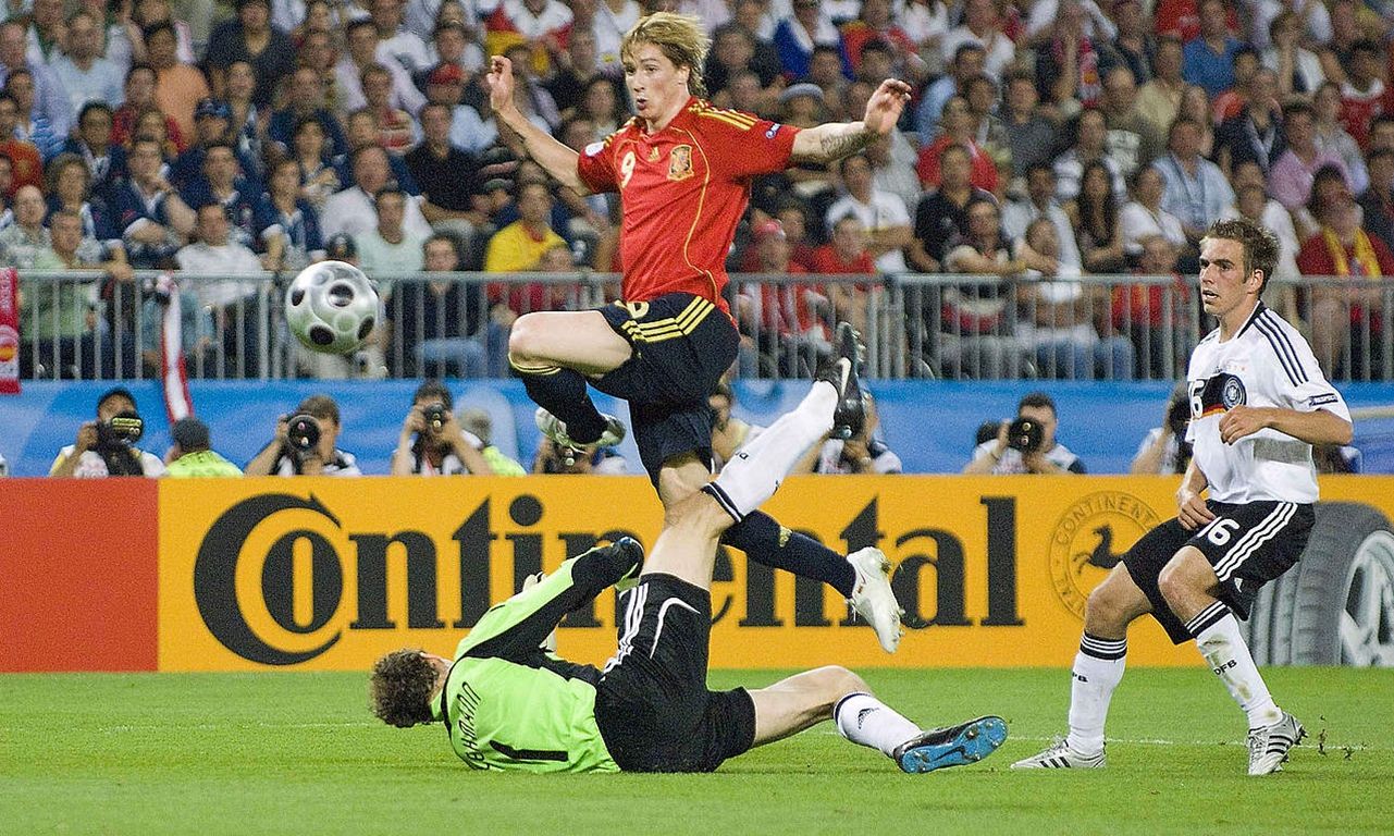 2010世界杯西班牙vs德国高清（德国VS西班牙，新仇旧恨交织，德意志战车能否翻盘？）