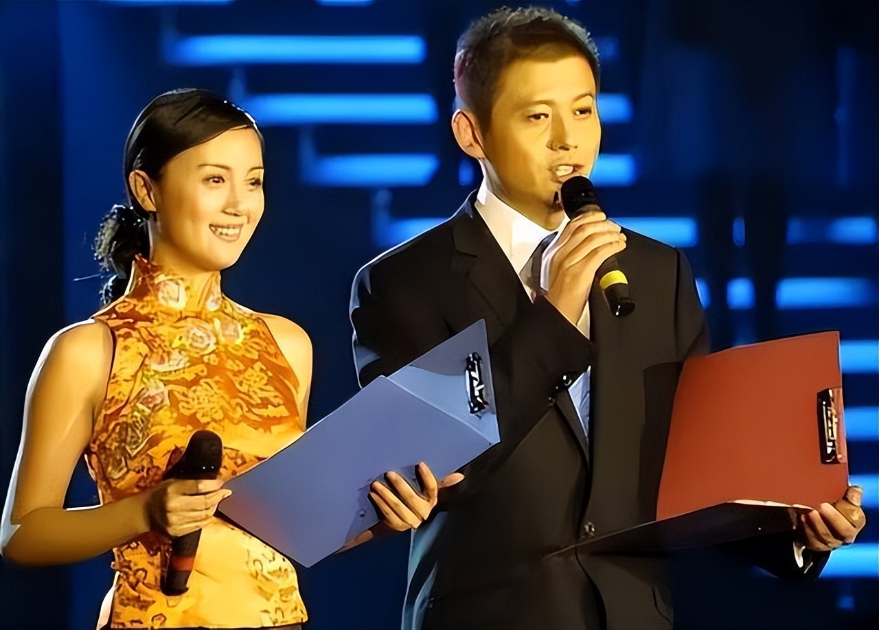 分配的员工宿舍里搬了出来,在外面租了一套房子将王越接过来一同居住