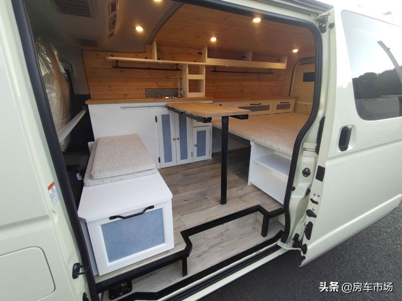 年轻人的首款VanLife房车，丰田海狮大面包改装，内外气质拉满