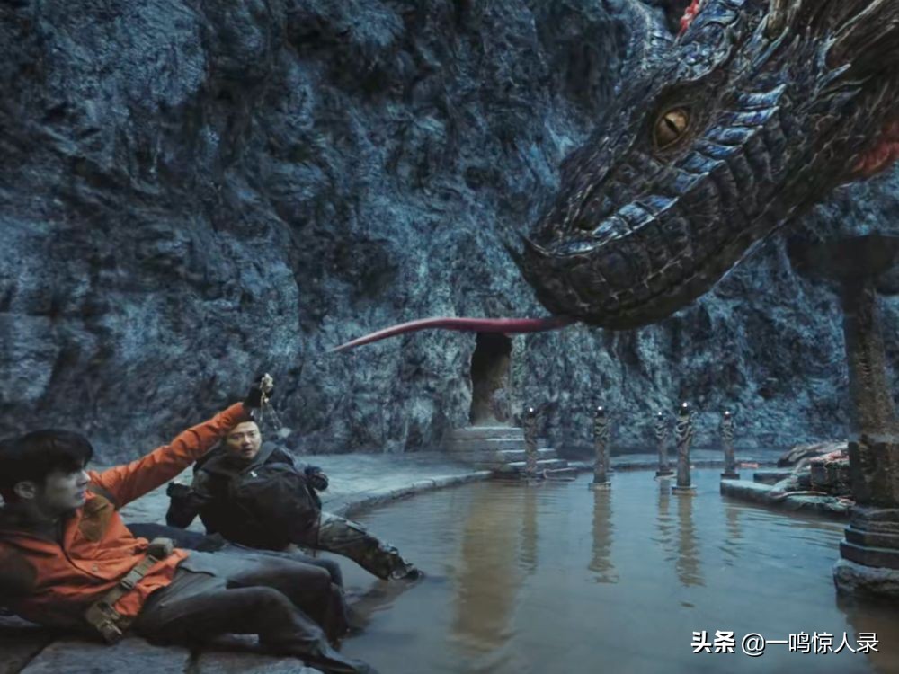 鸡冠蛇在一行人进入神沼鬼城之前,解连环乔装成吴三生,混在人群中.