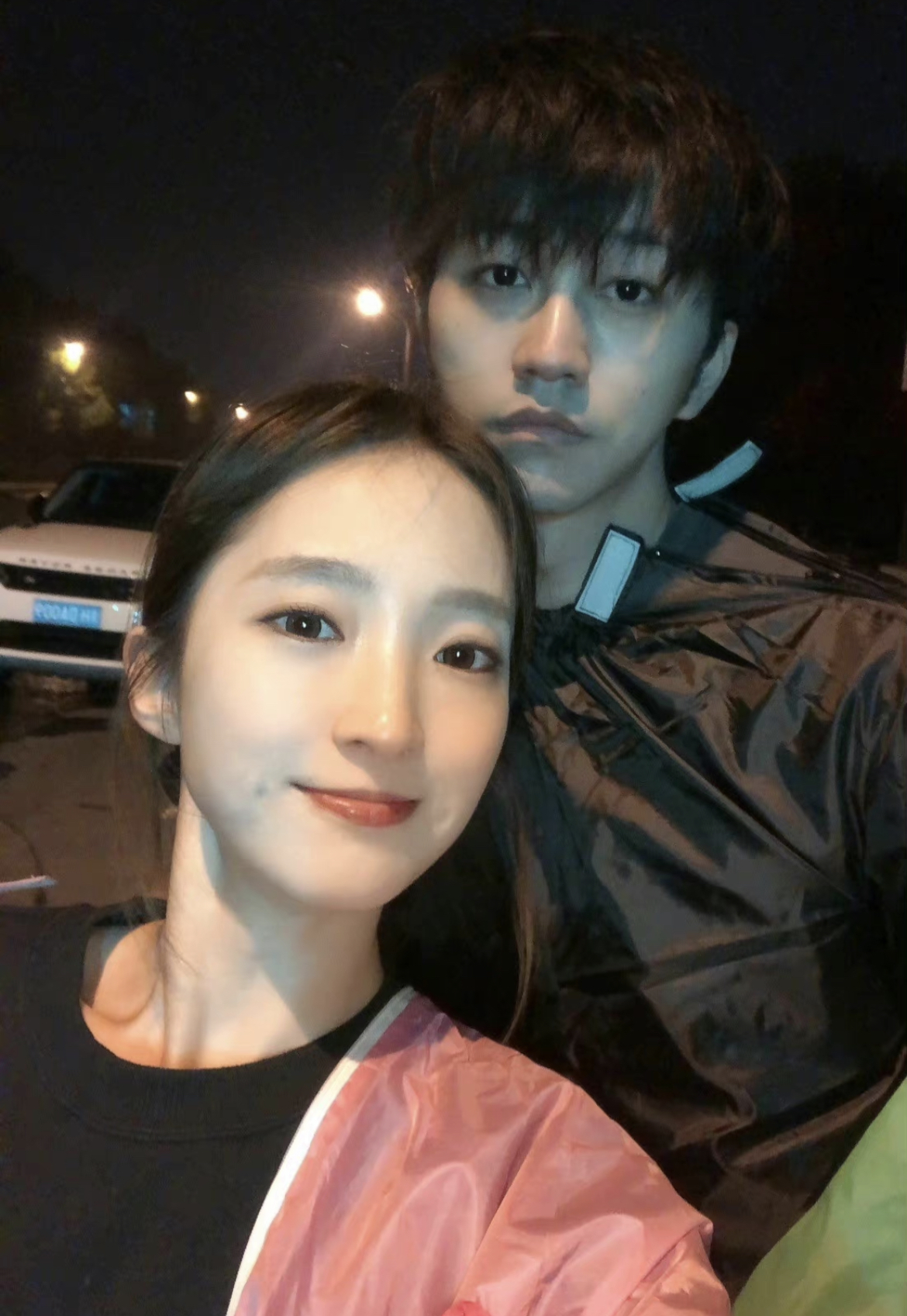 “名花有主CP”好甜蜜，一家三口出游画面温馨，冯雨的选择太明智