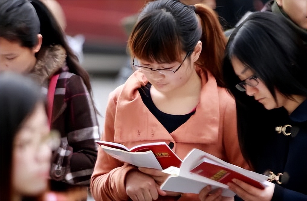 2022高考人数出炉，河南依旧高居榜首，学生表示太难了