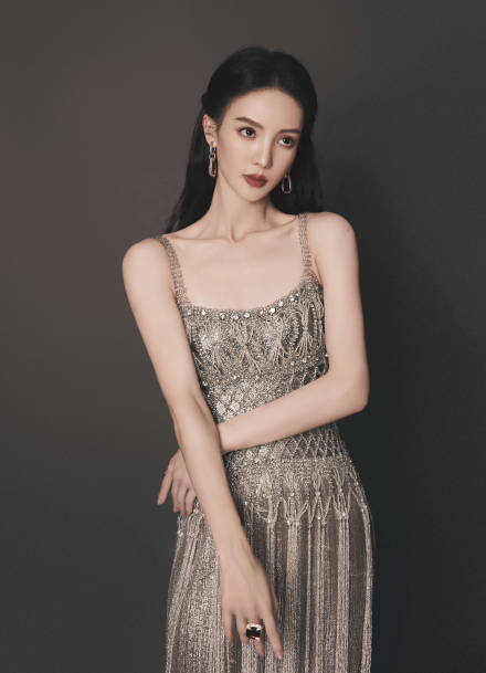 网络视听盛典最惊艳女星：张小斐颈，金晨飒爽，热巴雍容华美