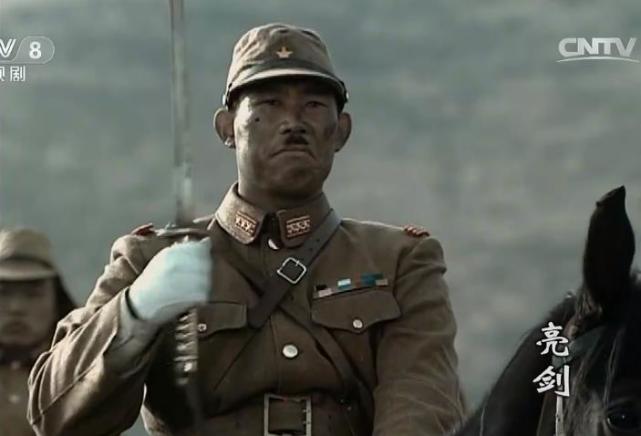 电视剧妻室儿女(18年前《亮剑》拍一半才发现少个角色,司机大喊:我会