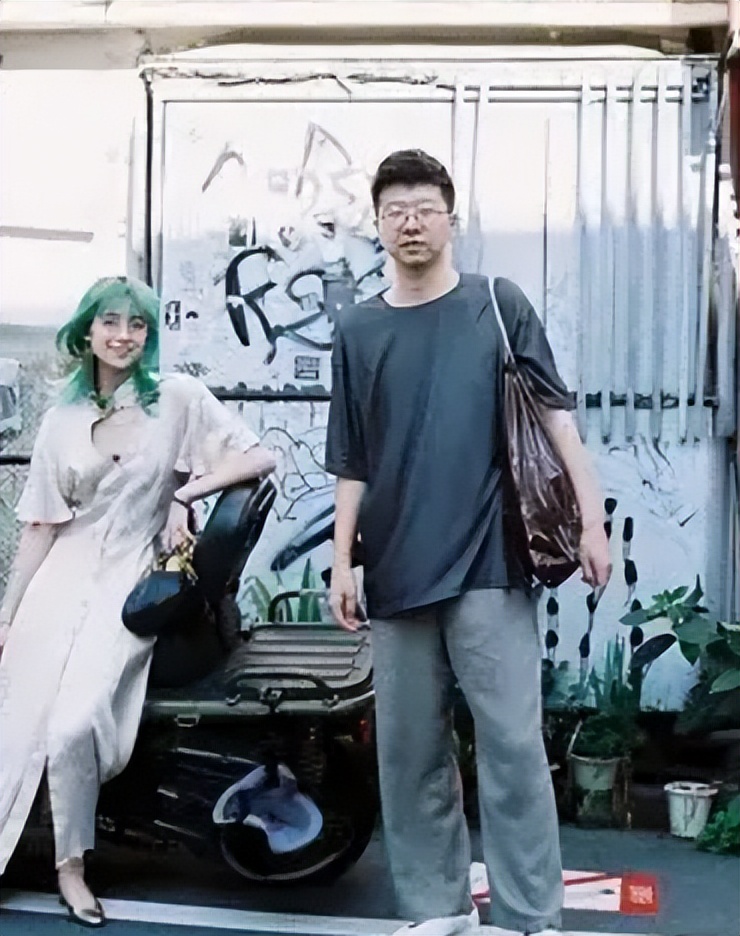 明明有1米8的大高个，但看起来很“矮”的12位男星，个个让人意外