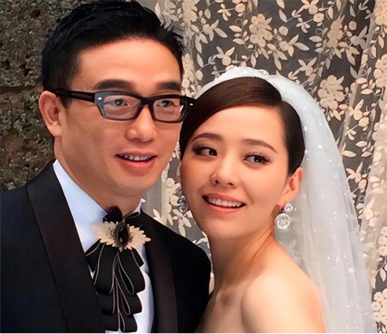 在热映电影《消失的她》中,恋爱脑李木子被丈夫骗的很惨.