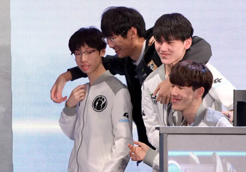 电竞选手宁王（“RNG传出喜讯，小明大概率留队”，宁王回应试训，德云色难顶了）