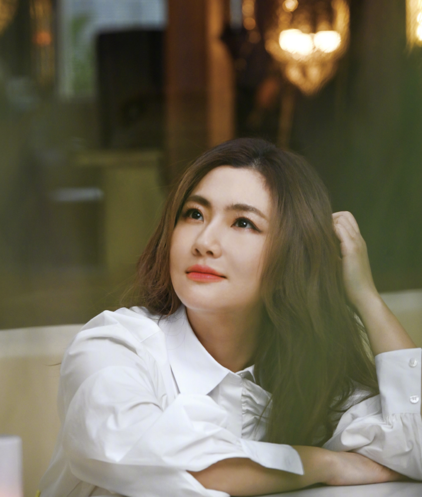 Selina离婚5年后首次官宣恋情，是相差7岁的姐弟恋，去年开始交往