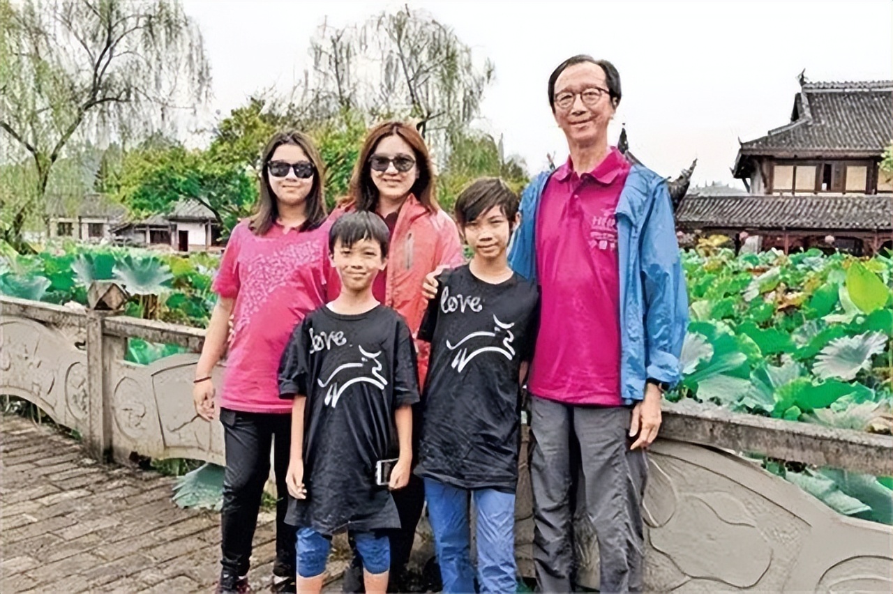 跳水天后伏明霞现状如何（跳水女皇伏明霞近况：71岁丈夫身价百亿，19岁女儿亭亭玉立）