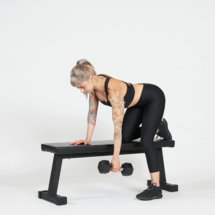 直角肩凹到没脖子，腿还短了一大截？这次红毯僵硬得太不像她了吧