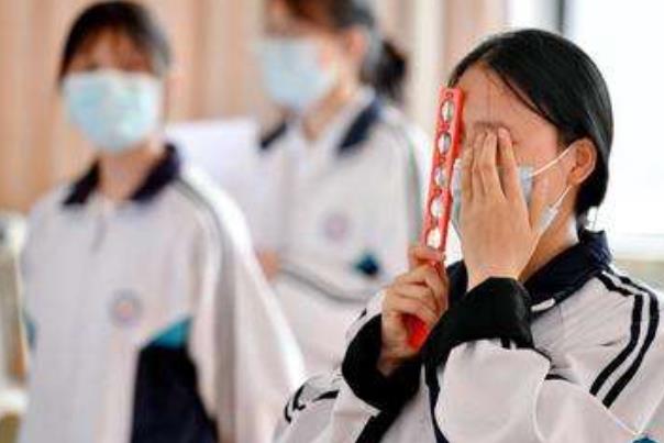 高考体检要“脱光”检查？高三党瑟瑟发抖，医生笑着给出解释