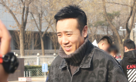 “大器晚成”于和伟：母亲反对他演戏，姐姐卖钢琴送他去戏剧学院