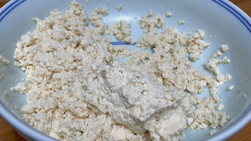 圖片[3]-【炸豆腐丸子】做法步驟圖 顏色金黃 外焦里嫩 放涼后也不回軟-起舞食譜網(wǎng)