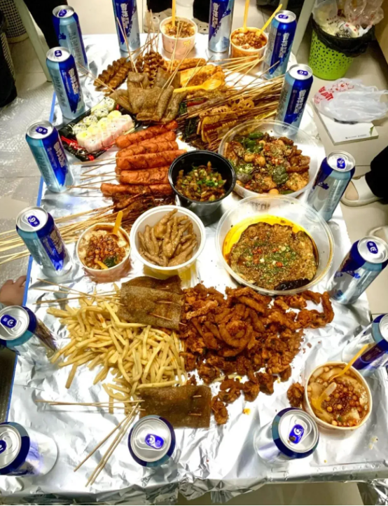 1,穷人"喝酒照"—啤酒为主