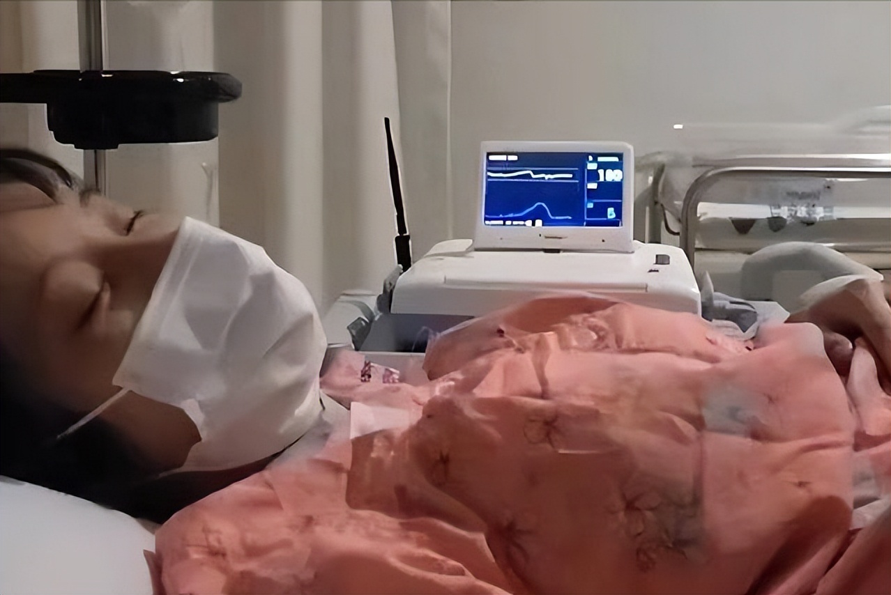 约会三周就闪婚，赵敏雅被家暴惊动警察，曾发短信向前男友求救