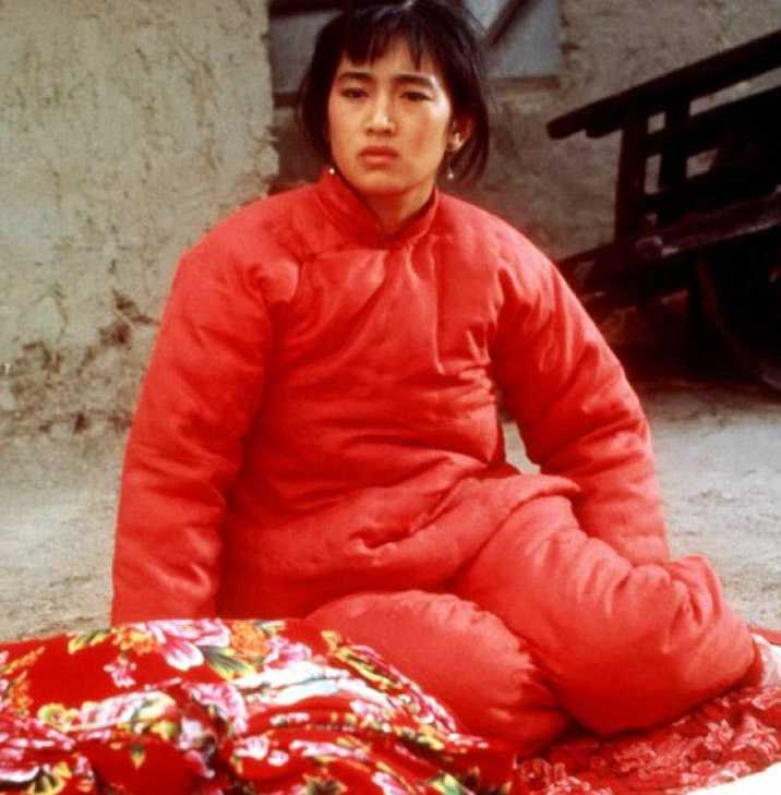 再也藏不住了!巩俐含泪承认自己有儿子,为何这么久不公开?