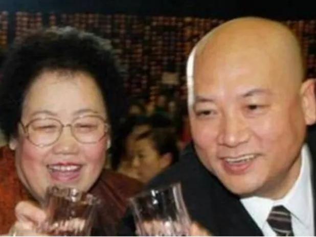 5位吃软饭不敢分手的男明星，妻子都是亿万富豪，最后一个是天后