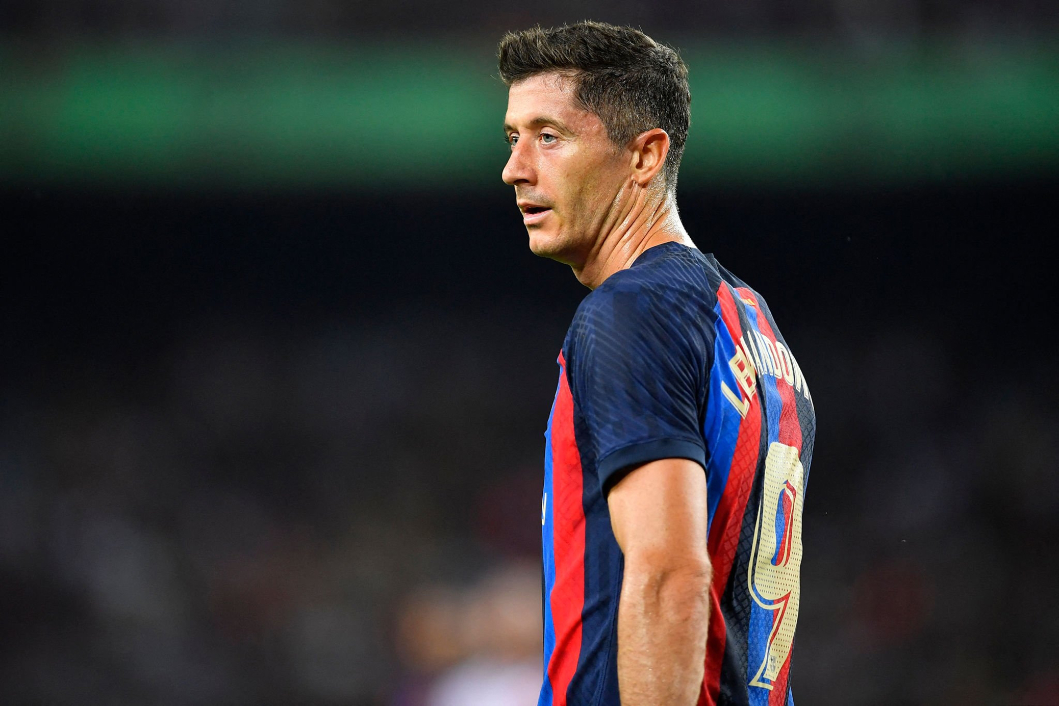 巴萨复仇失败,莱万进球被吹 多次错失良机,哈维不高兴)