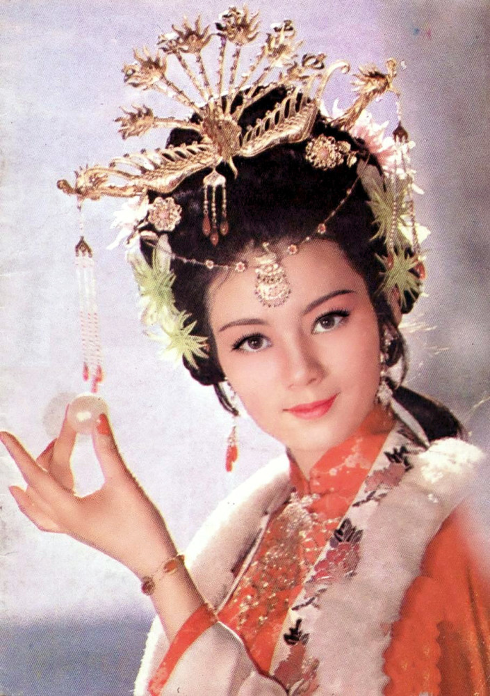 "国家一级演员"潘虹:为事业结束8年婚姻,至今无儿无女成遗憾