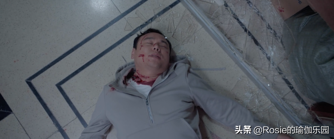 童瑶优雅体态正，如何解锁同款好体态？每天10min墙壁瑜伽带你练