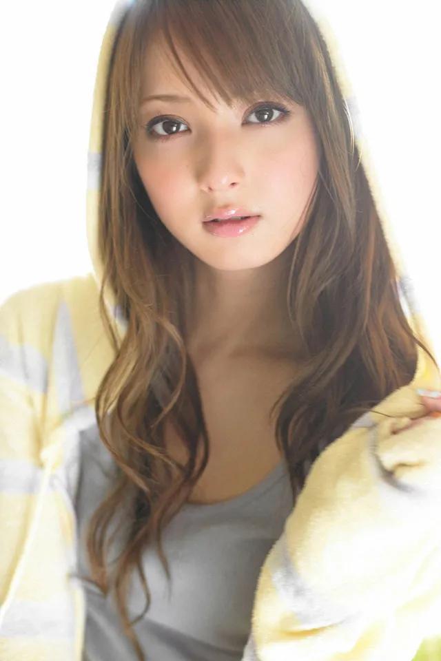 佐佐木希 日本超人气模特、演员、被誉为全球100张最美面孔第32位