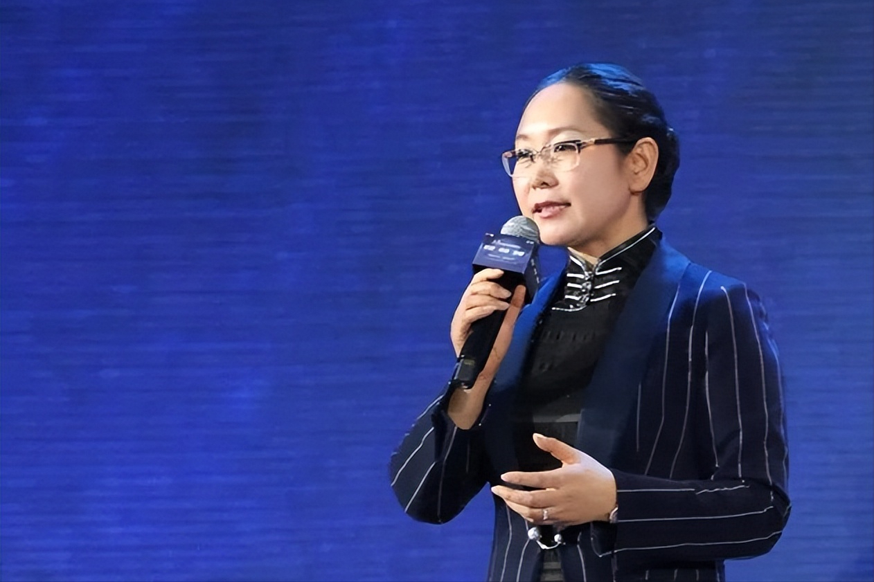 天津女首富张荣华,靠卖豆腐起家,45岁丧夫带领企业跻身500强