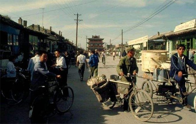 1996年，一退休官员逛地摊，花3000买84张旧纸，全是国家机密档案