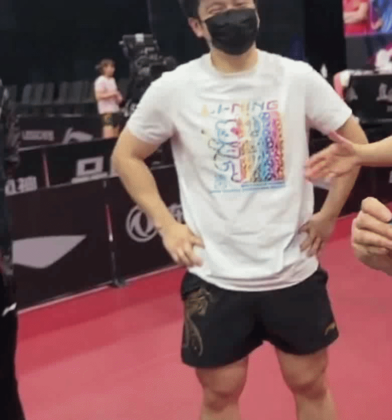 国家乒乓队最新消息（国乒五冠落袋！哀兵必胜樊振东，登峰造极是马龙，你选谁？国球汇）