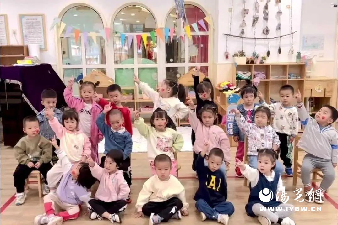 沣东新城润馨怡园幼儿园开展“庆双节”主题活动