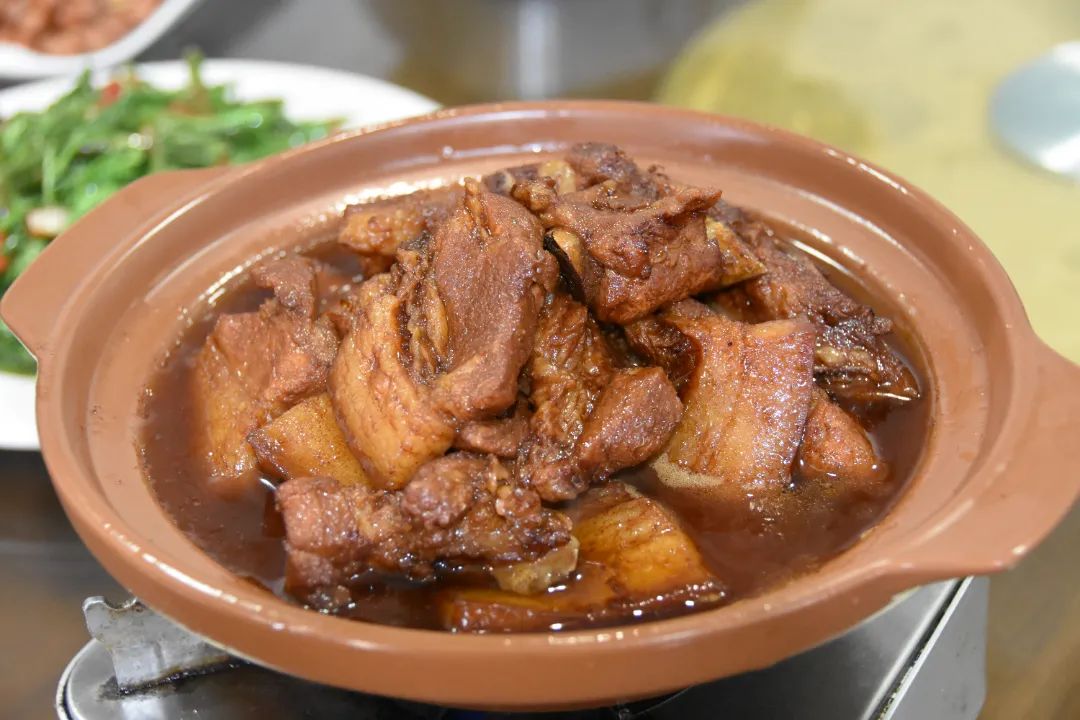 池州这家山里的饭店，仅红烧肉一年卖出2000多碗！| 池州味道