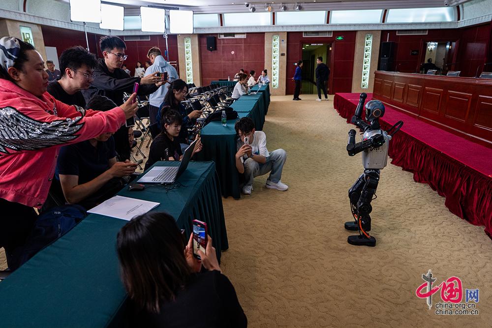 与机器“运动员”相约双奥之城 全球首个世界人形机器人运动会8月在京举行