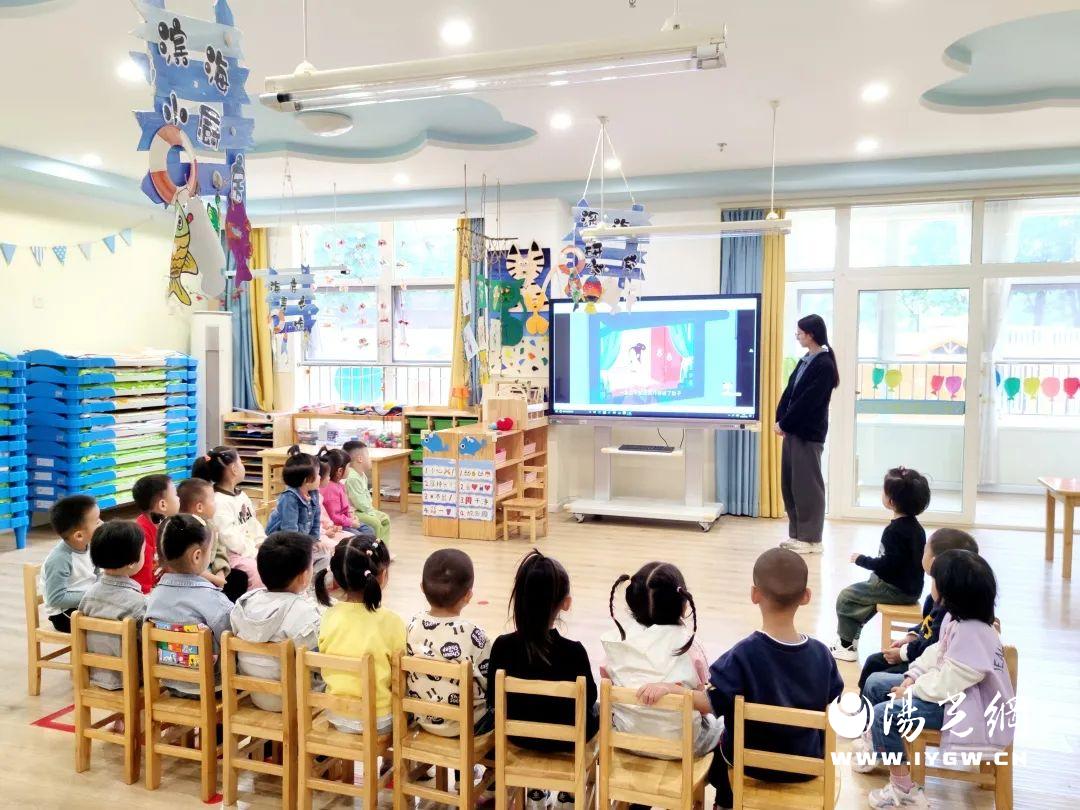 沣东新城润馨怡园幼儿园开展“庆双节”主题活动