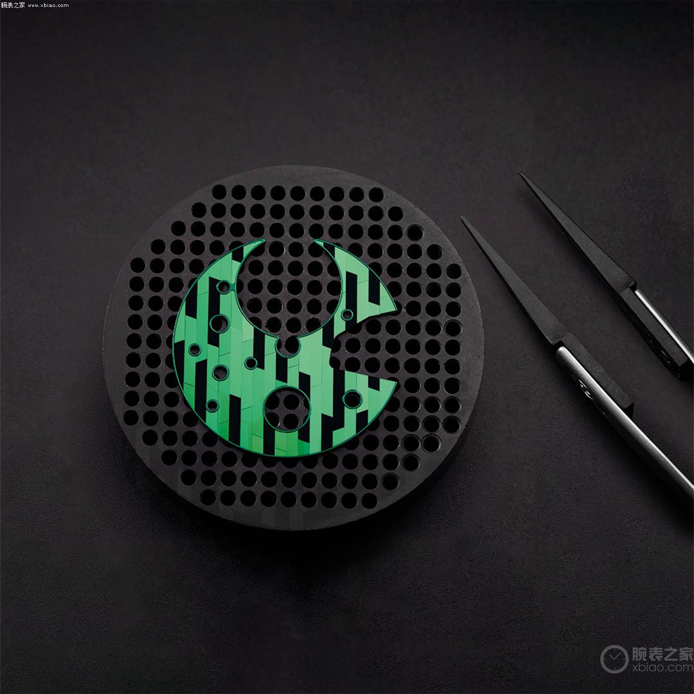 雅典表推出全新Blast Free Wheel Marquetry Silicon Green限量版腕表