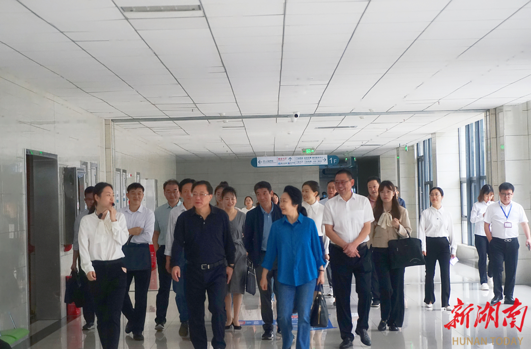 落实计生服务,情暖特殊家庭——陈文浩会长来长沙市考察调研