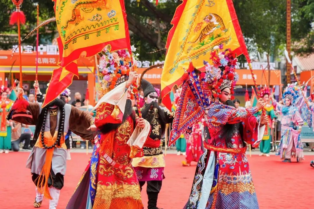 这届年轻人，为什么开始爱上“中国宝贝”
