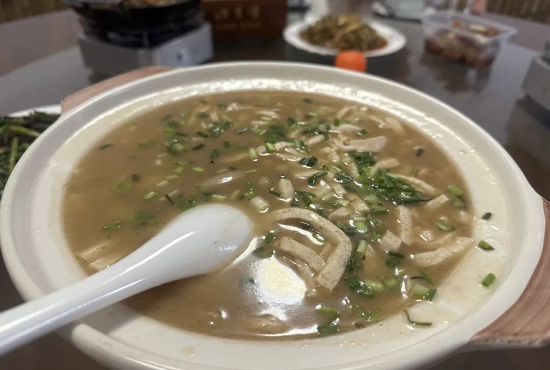池州这家山里的饭店，仅红烧肉一年卖出2000多碗！| 池州味道