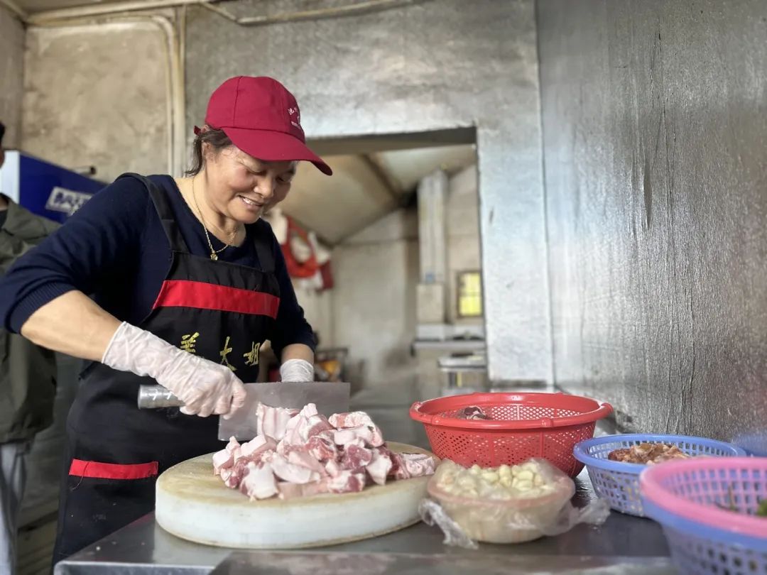 池州这家山里的饭店，仅红烧肉一年卖出2000多碗！| 池州味道