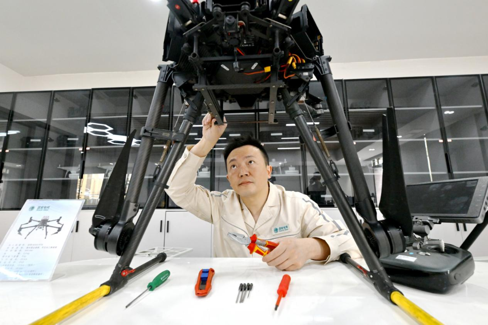 “空中之眼”助巡检，“工匠之心”促新质 记全国劳动模范何涛
