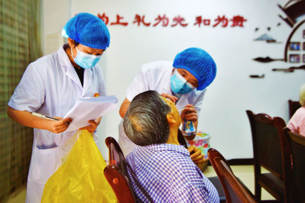 綦江:关爱老年口腔 乐享健康生活