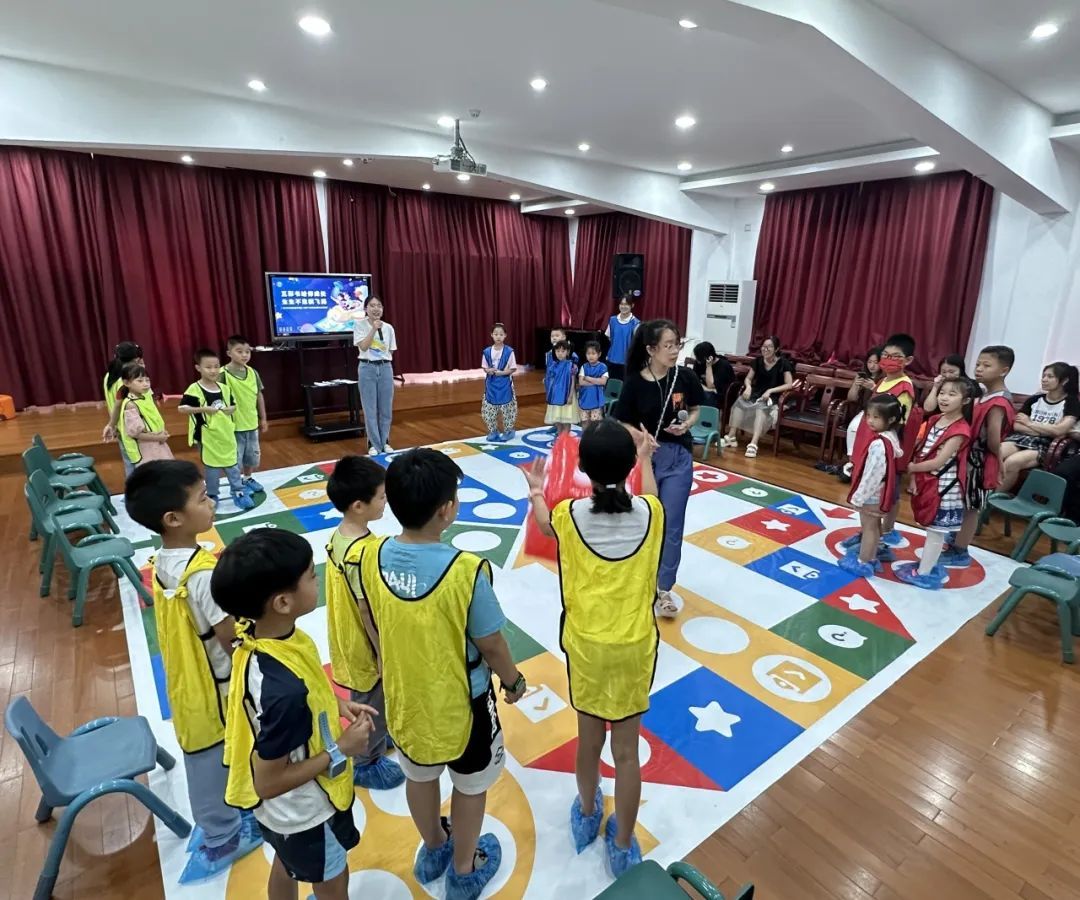 玩过“真人版”飞行棋吗?孩子们在这里理解“生命”
