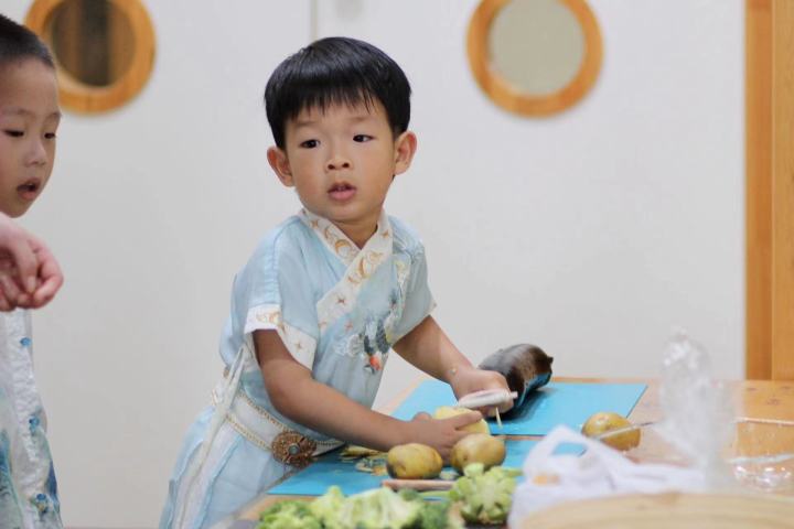 多有味道的仪式感,衢州这所幼儿园的孩子开学第一天吃起了火锅