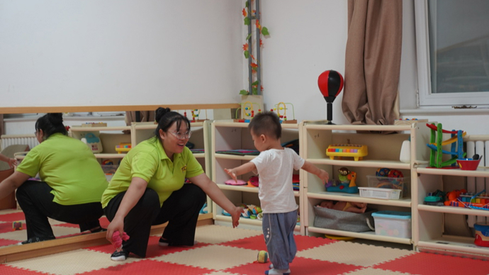 幼儿园生源少了,这里却需求旺盛,“家庭式托育”离走出灰色地带还有多远?